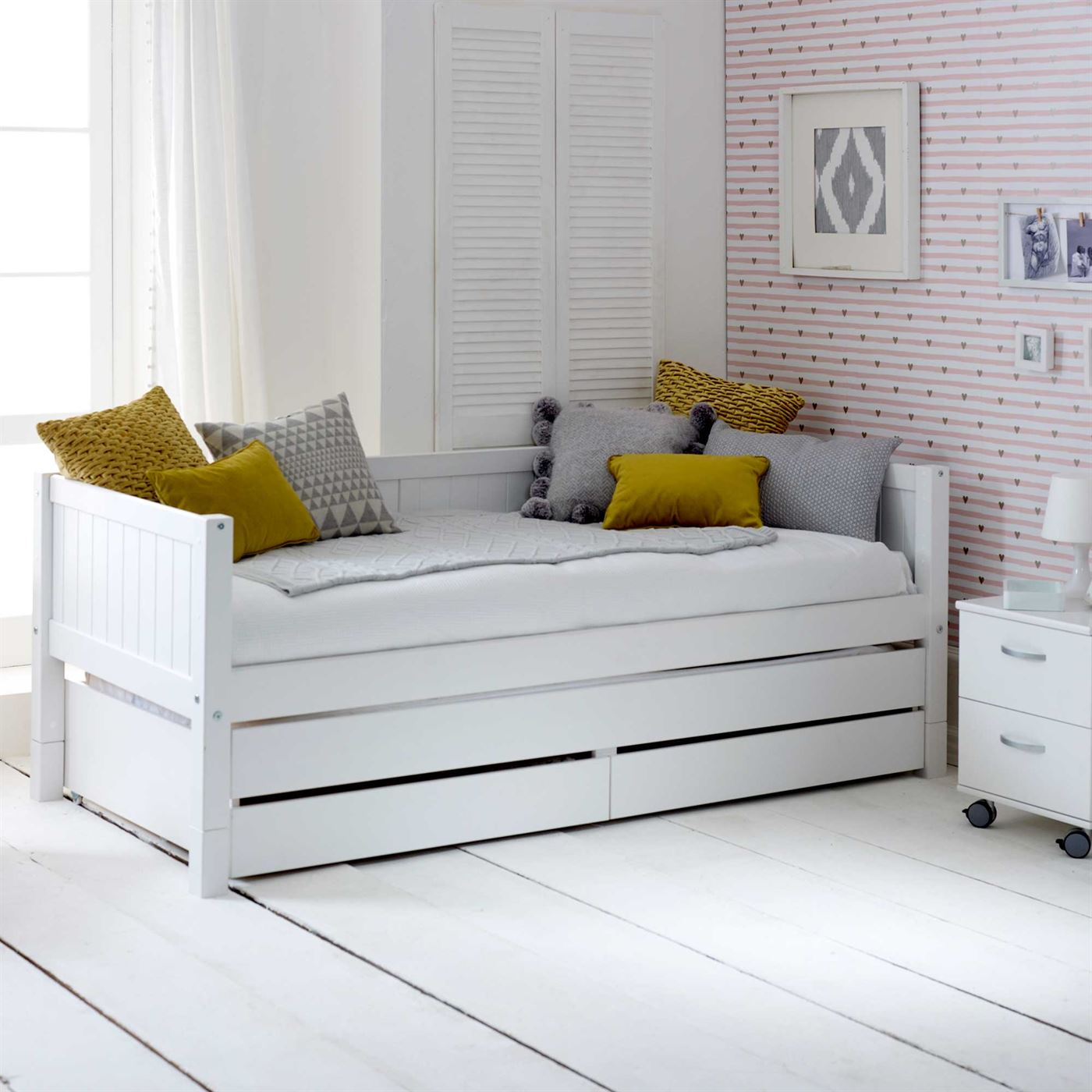 Ferdie Daybed With Drawers & Trundle, White | Barker & Stonehouse