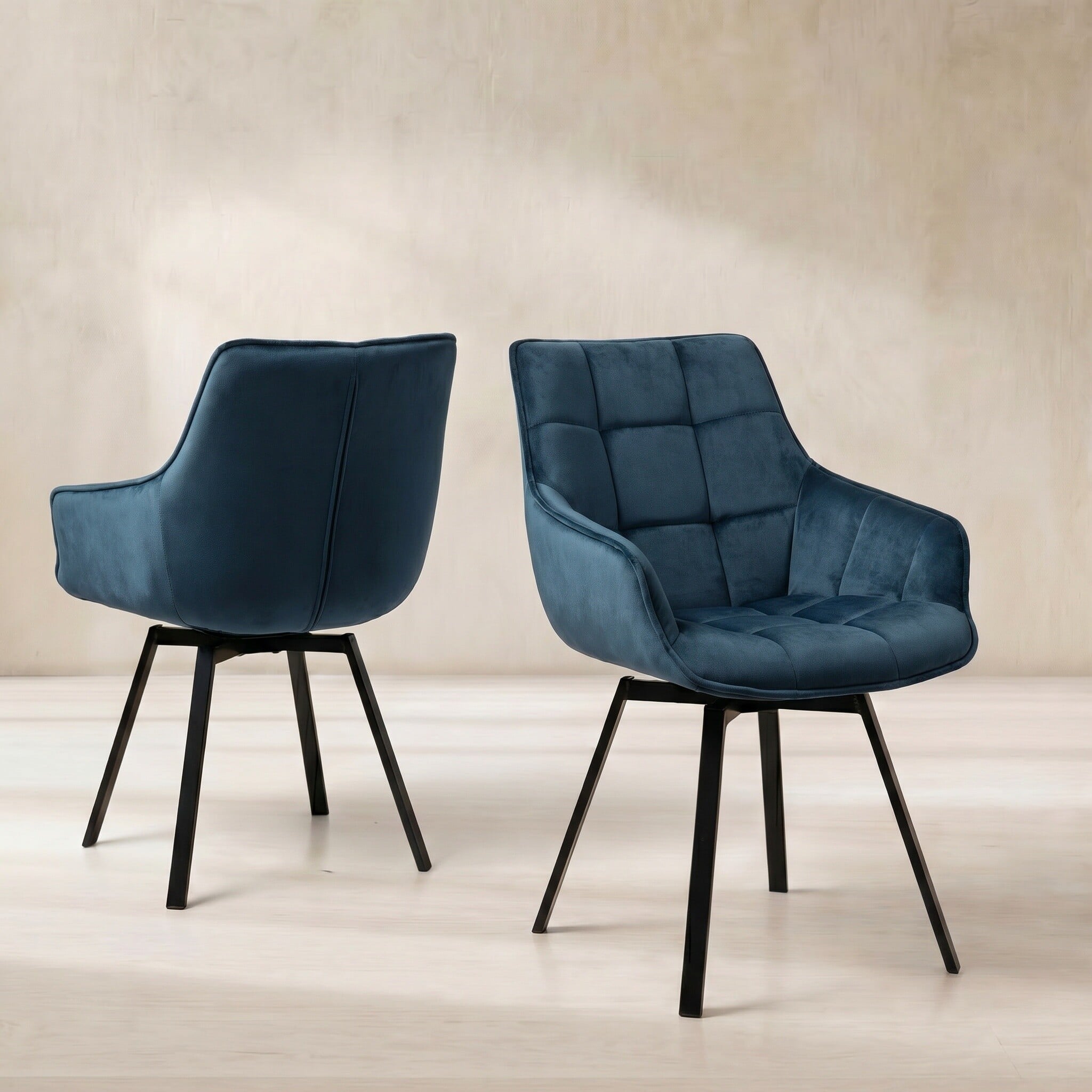 Jasper leisure dining chair with arms in blue velvet