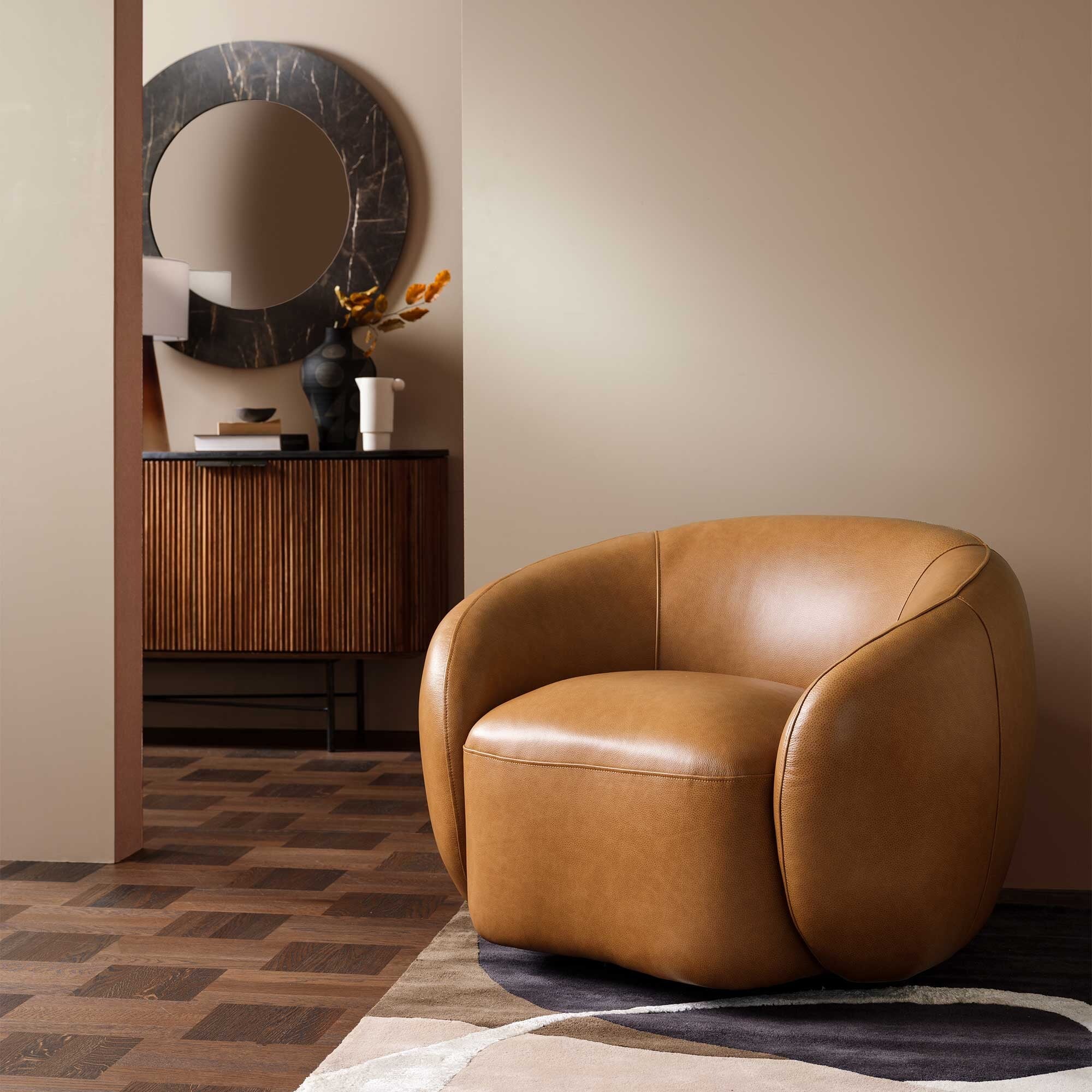 Gardin swivel armchair in brown leather