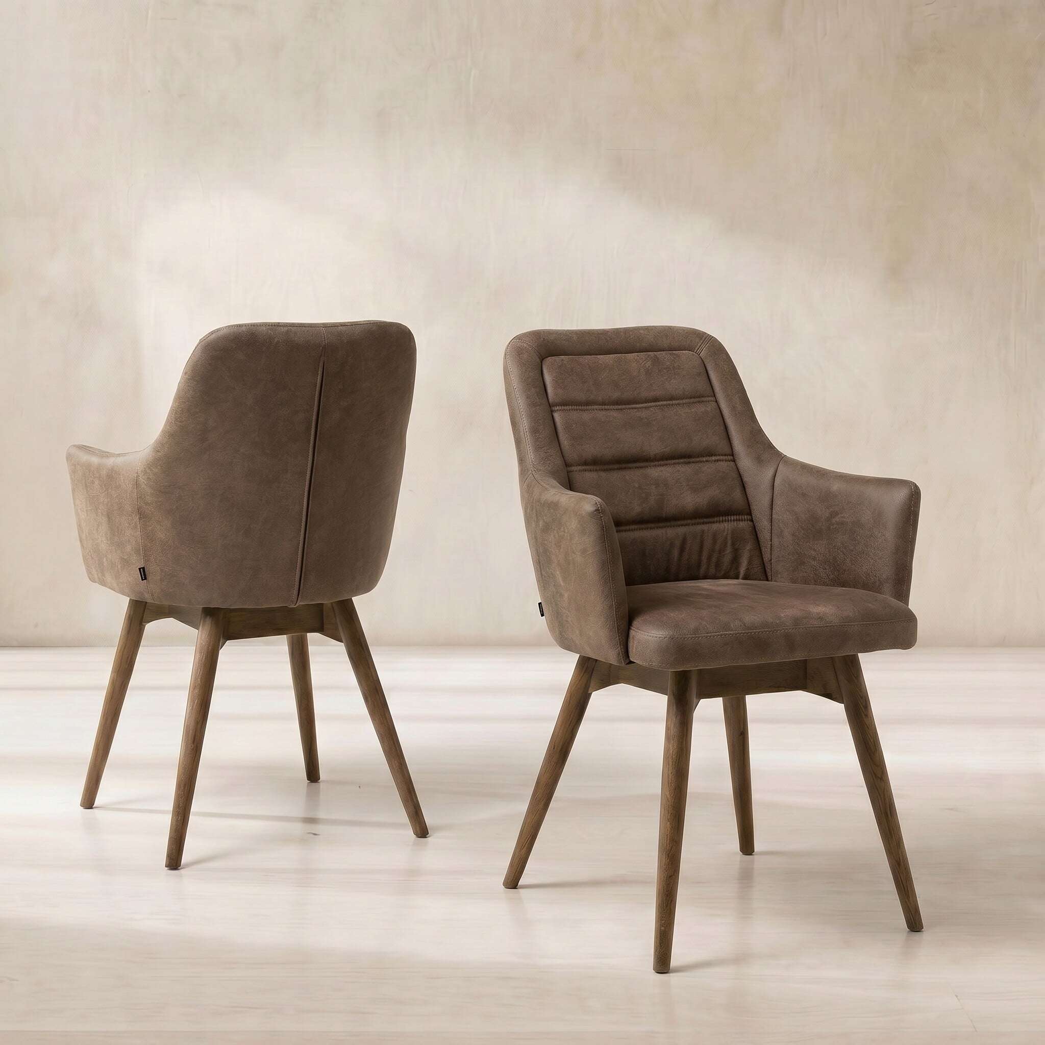 Hida dining chair with arms in brown