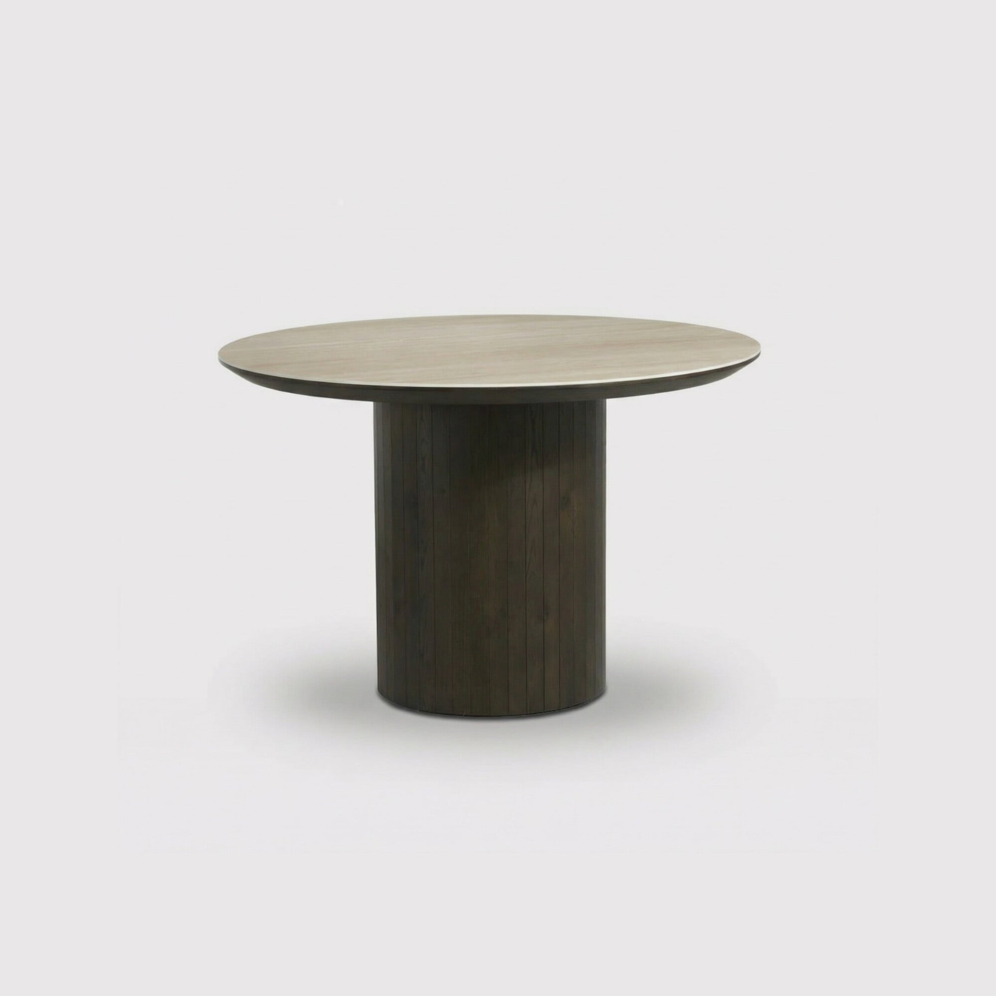 Kita round dining table in round in wood