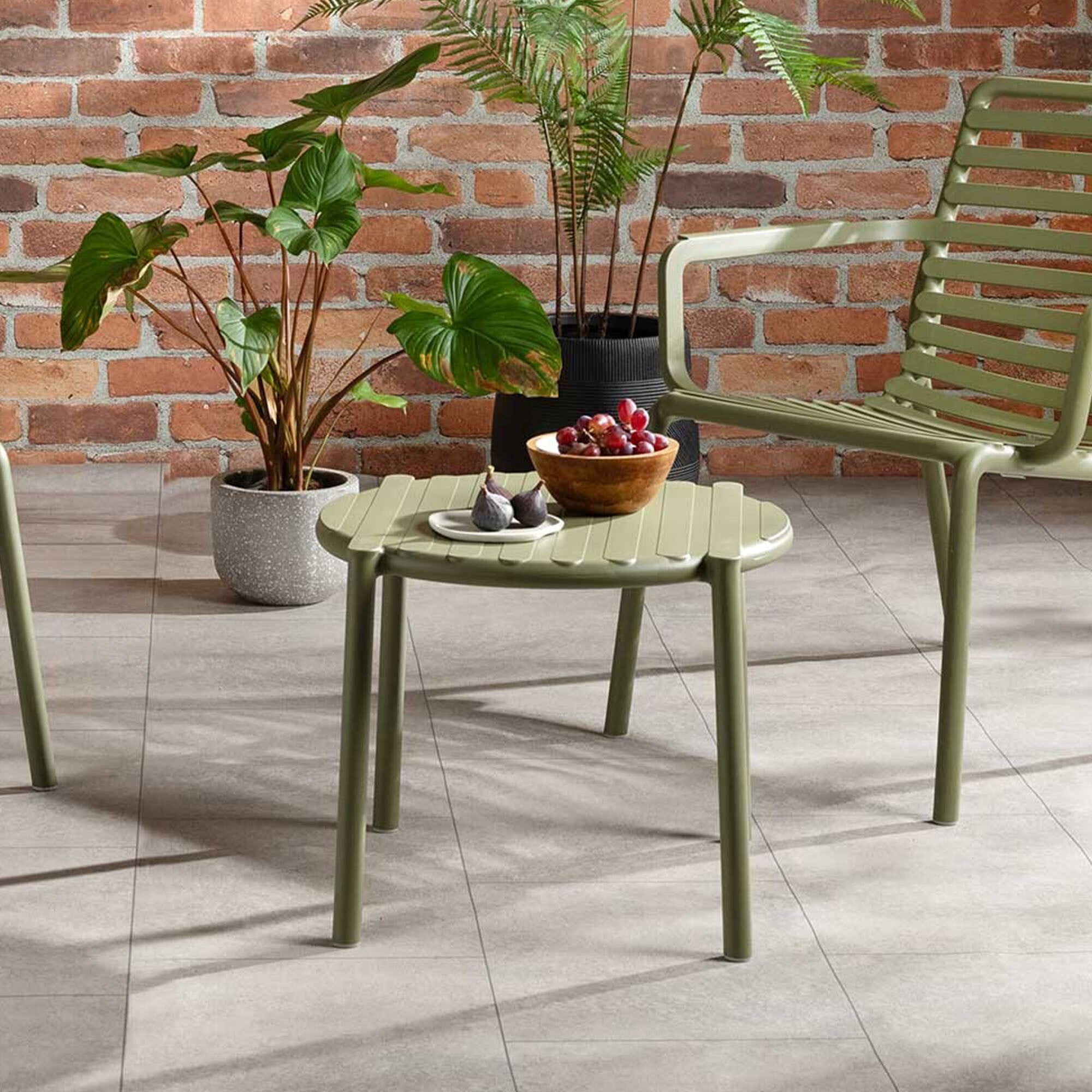 Photo of lima coffee table in round in recycled plastic in green