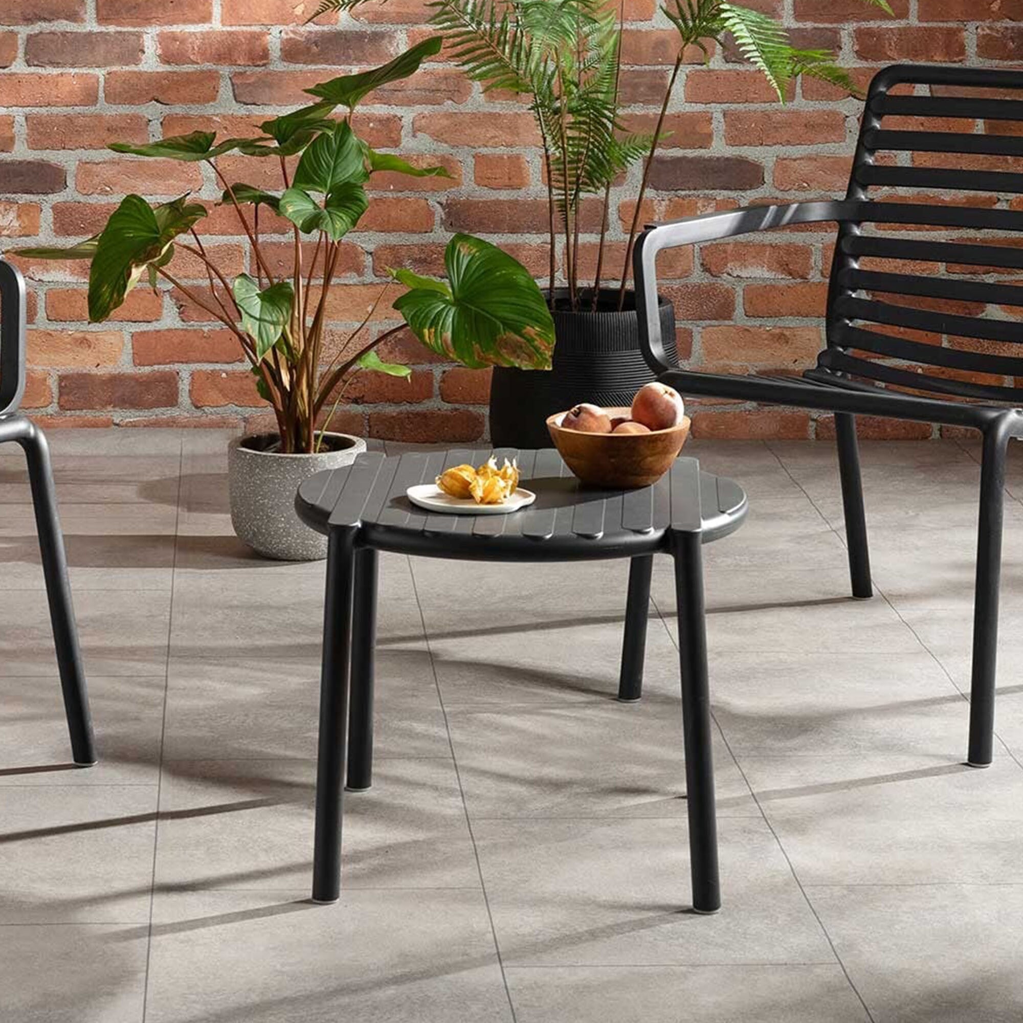 Photo of lima coffee table in round in recycled plastic in black
